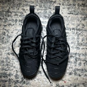 WOMEN'S NIKE AIR VAPORMAX PLUS RUNNING SHOES